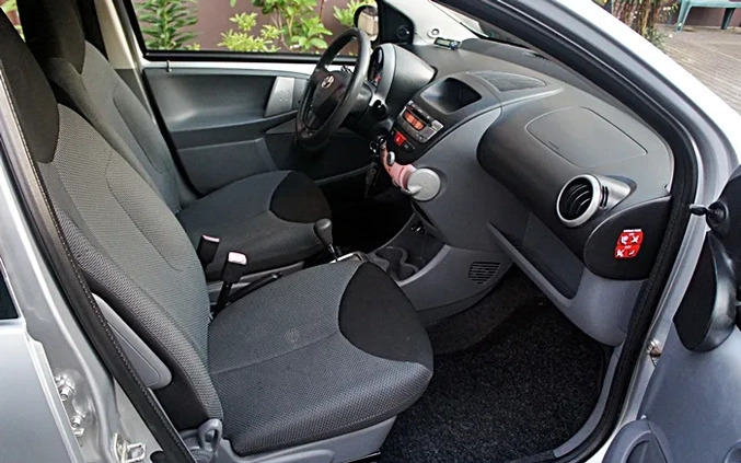 Toyota Aygo cena 14999 przebieg: 111000, rok produkcji 2006 z Raciąż małe 326